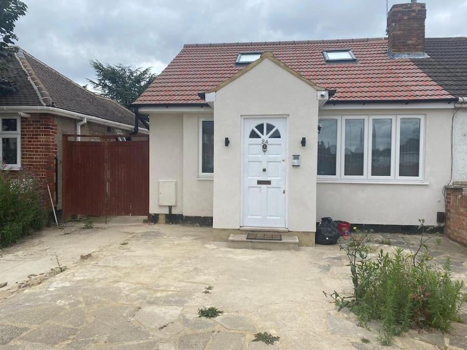 Holiday home Douglas House 4 Bed - Parking - Wifi - Close Heathrow Airport London