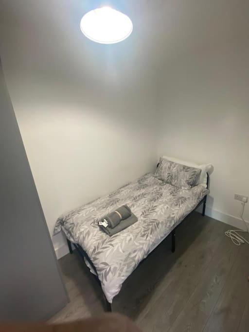 Holiday home Douglas House 4 Bed - Parking - Wifi - Close Heathrow Airport London